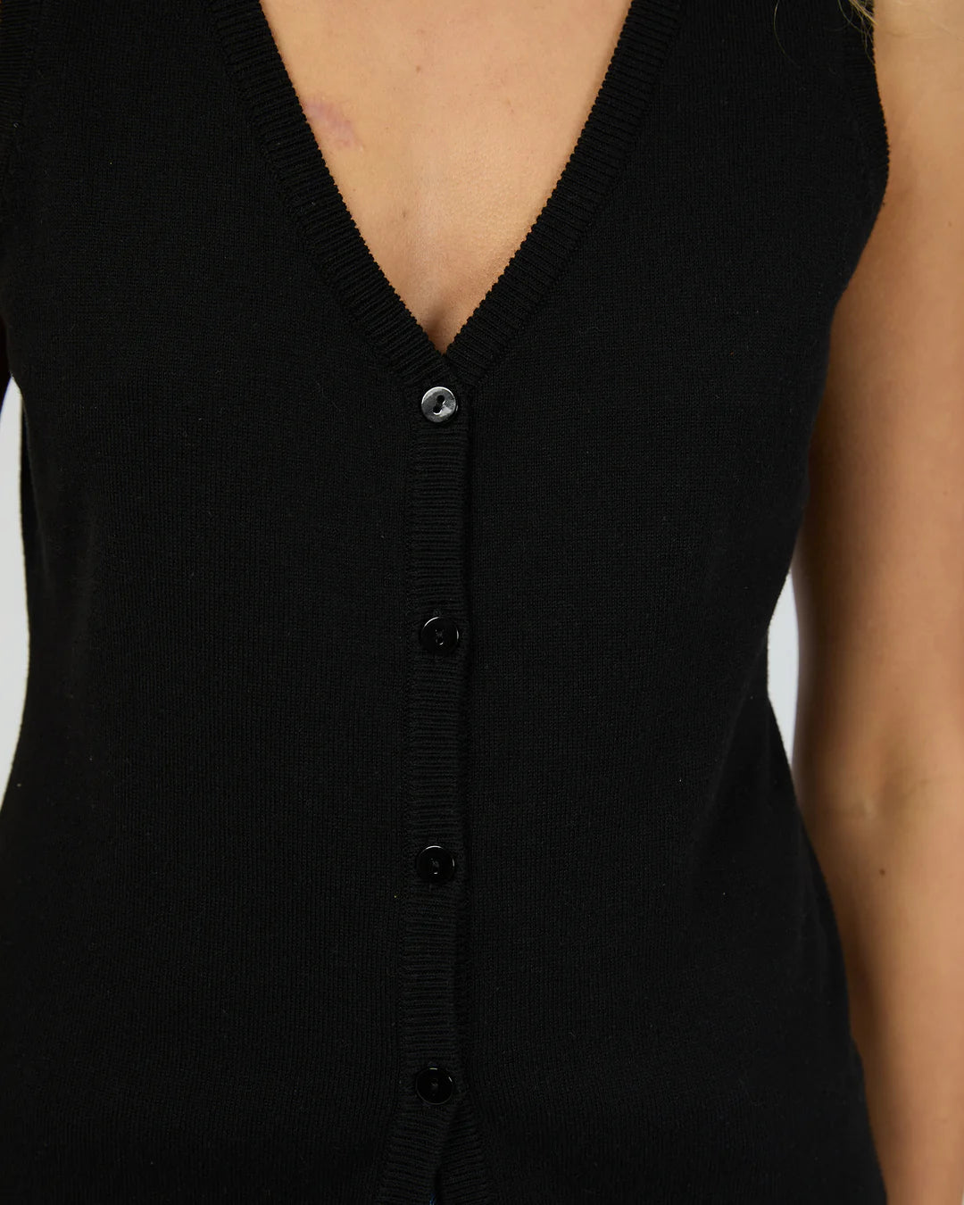 Dustin Vee Top - Black
