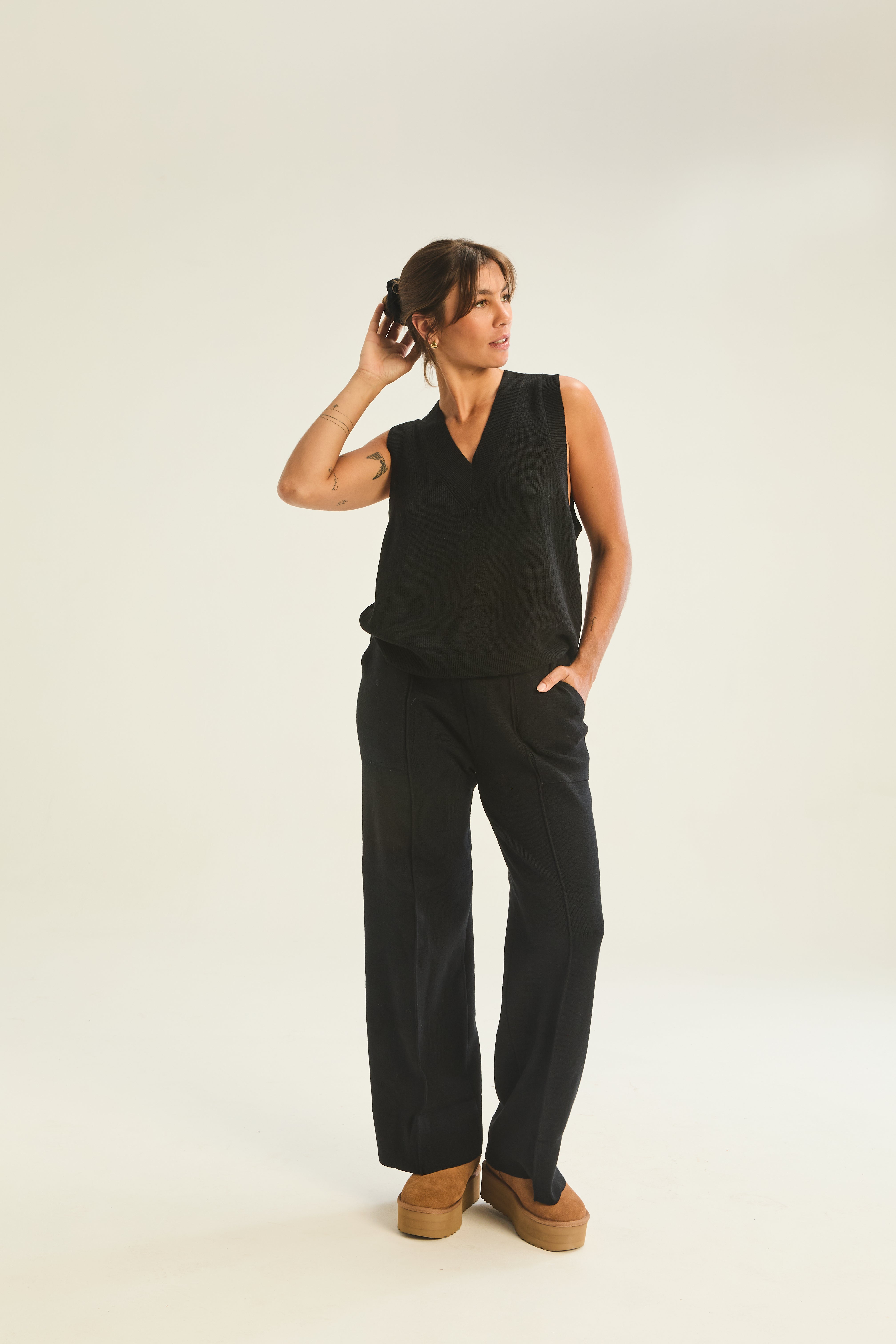 Sol Sleeveless Vest - Black