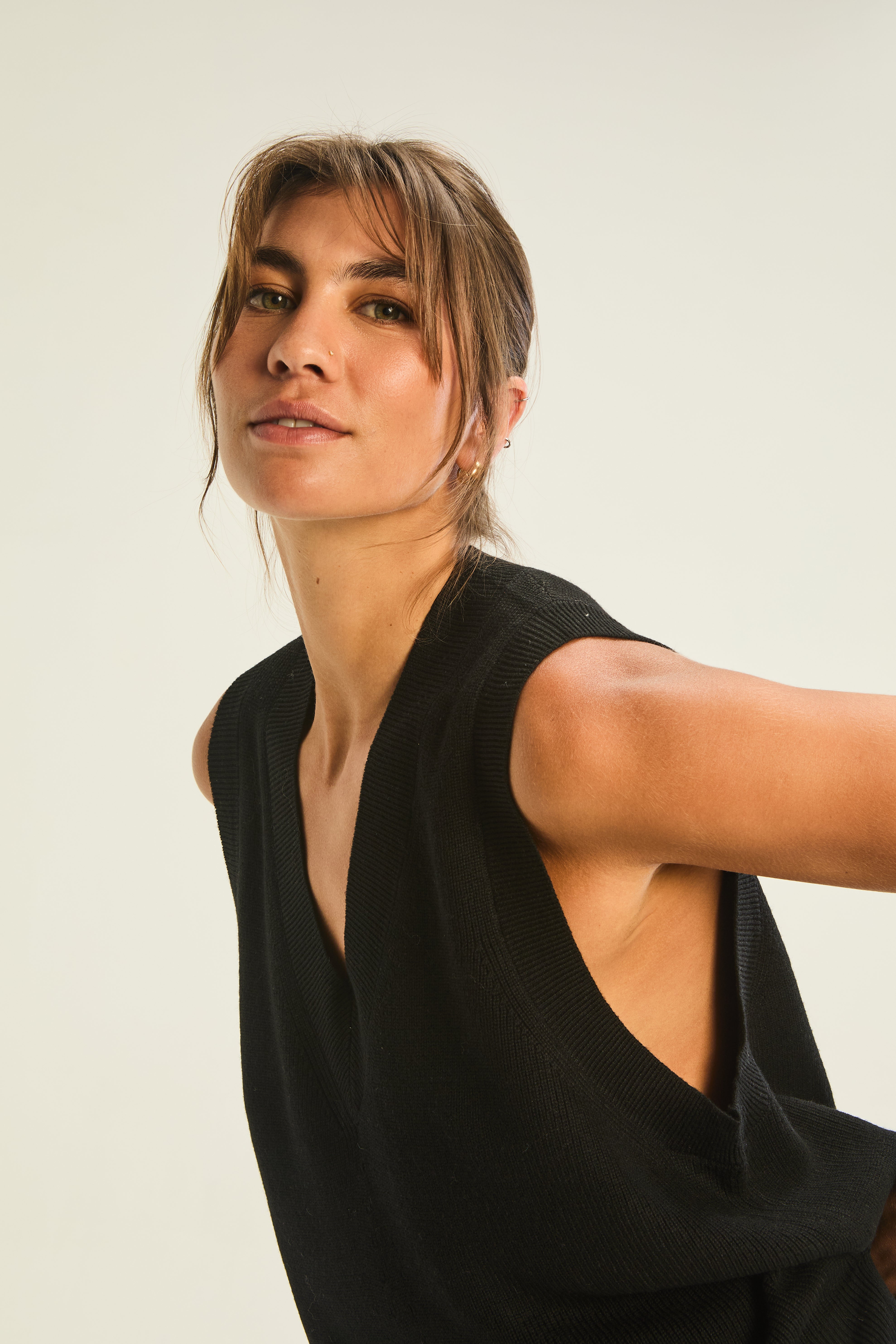 Sol Sleeveless Vest - Black