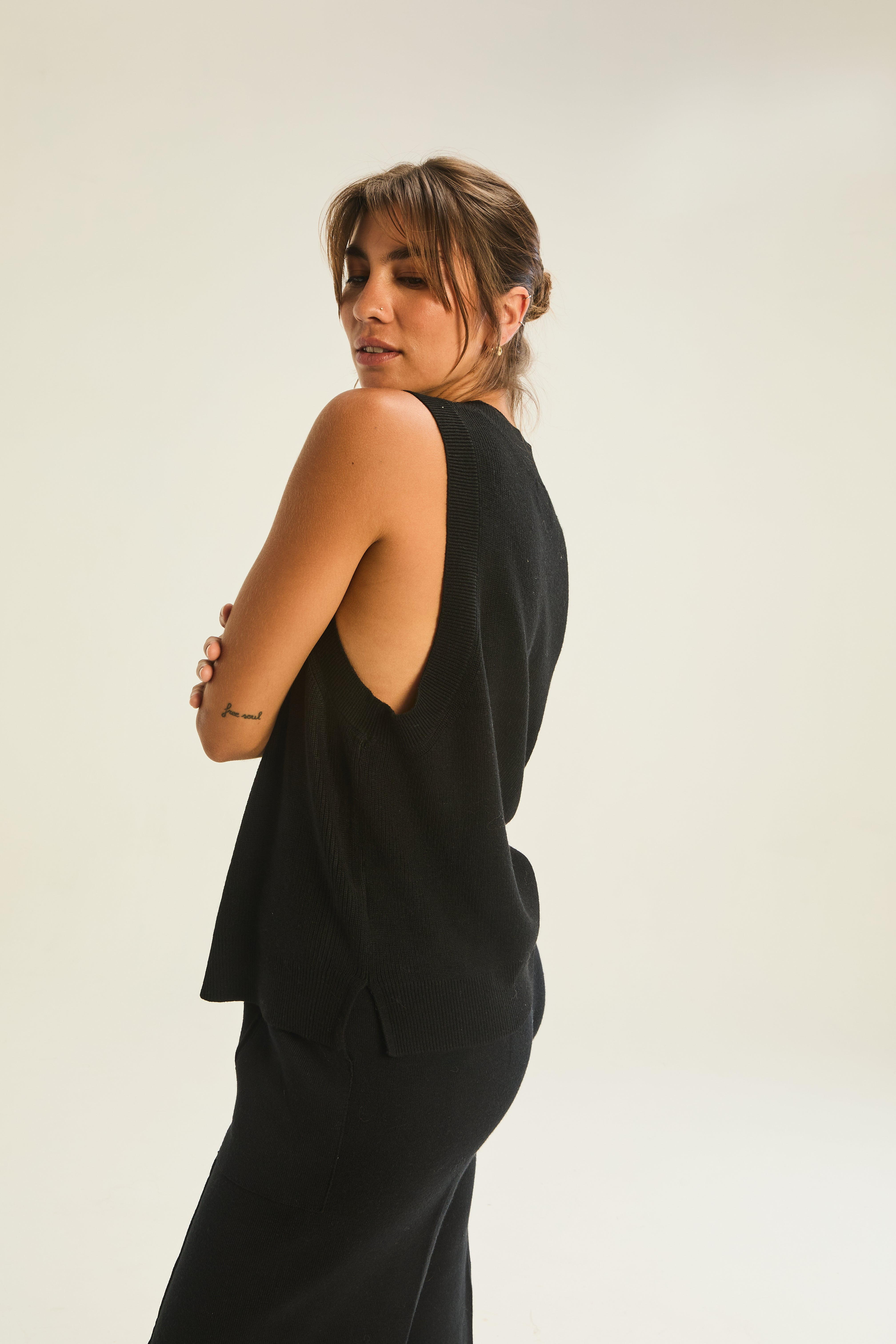Sol Sleeveless Vest - Black