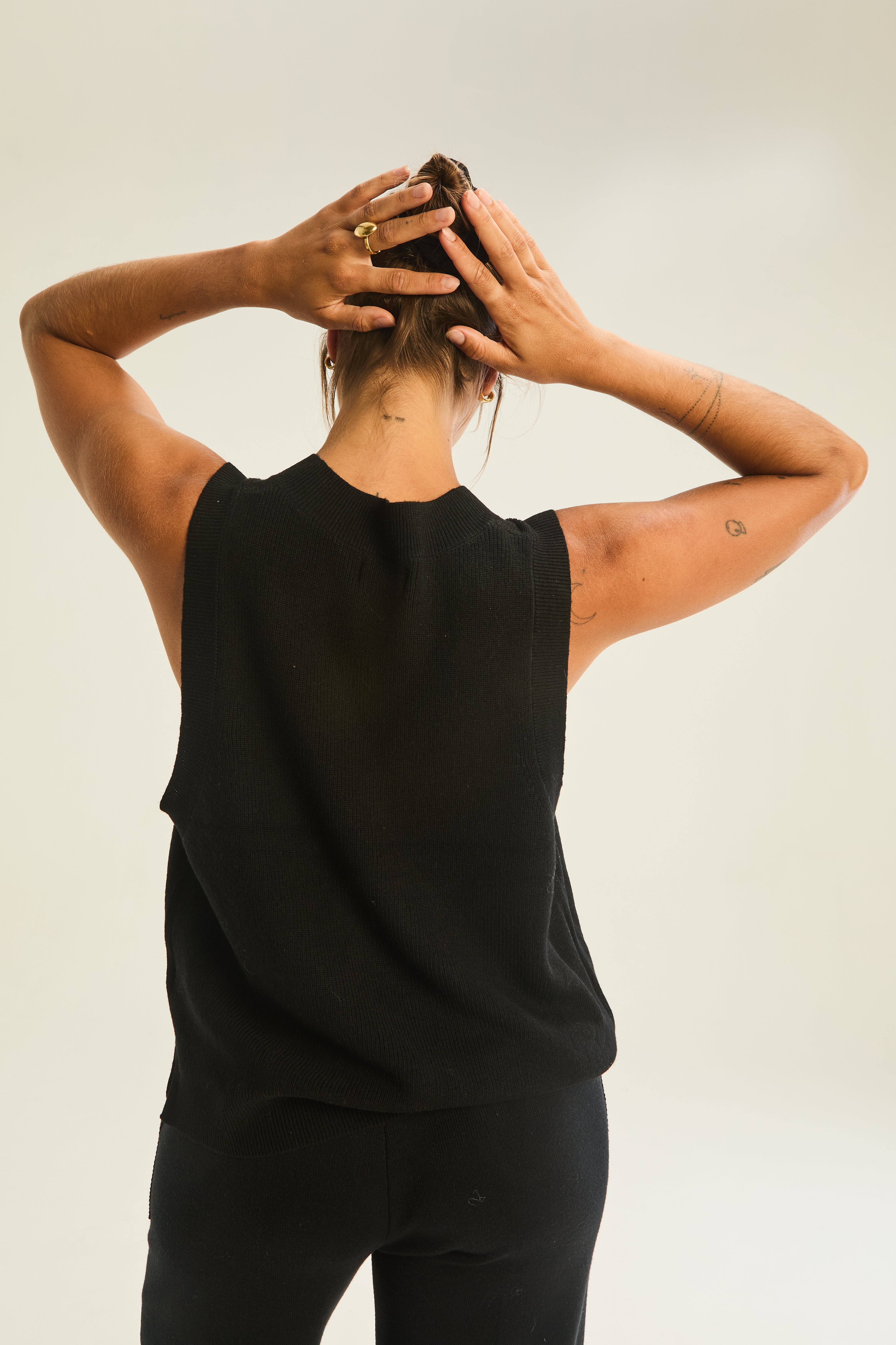 Sol Sleeveless Vest - Black